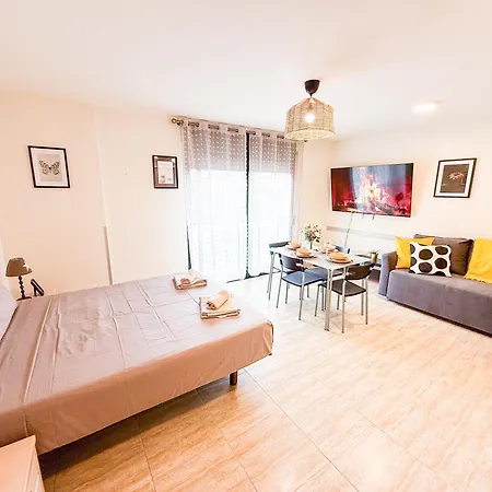 Studio Apartments 아파트 료렛 드 마르