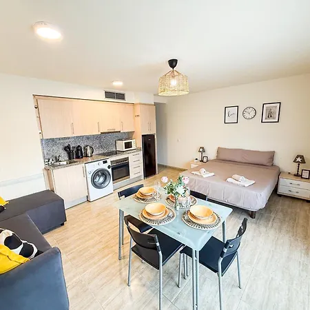 아파트 Studio Apartments *